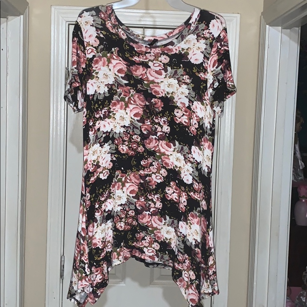 Trendy floral top